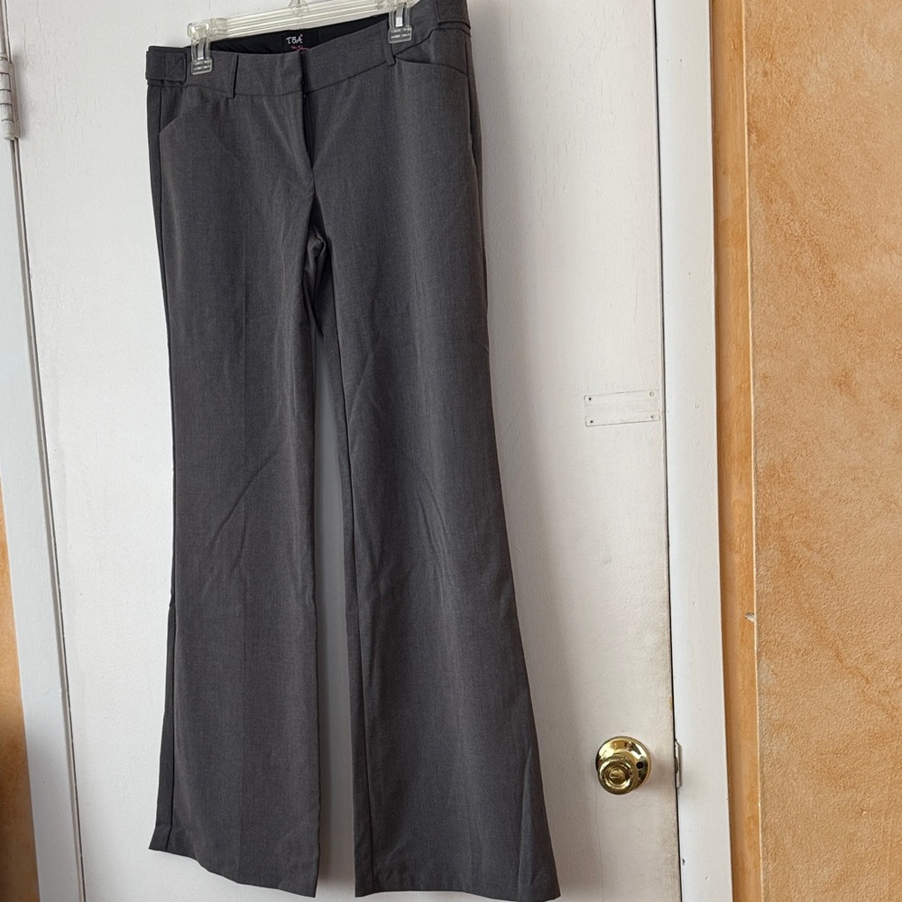 “The Shag” Gray Flared Woman’s Pants by T.B.A. Size 9